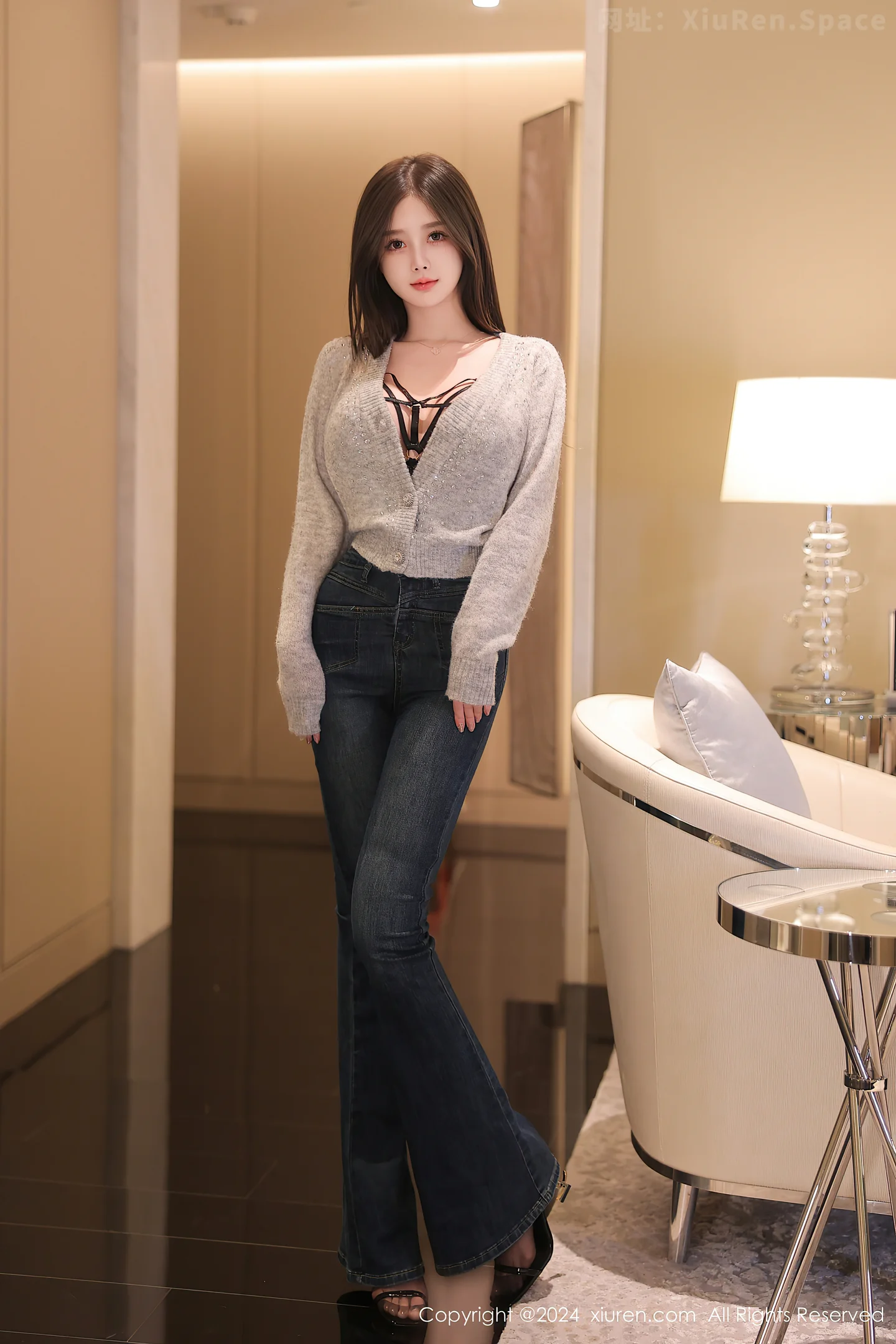 图片[2]-[XiuRen秀人网]VOL.8806 模特奶喵喵灰色上衣露性感黑色蕾丝情趣内衣秀丰满身材诱惑写真81P-秀人网官方网站